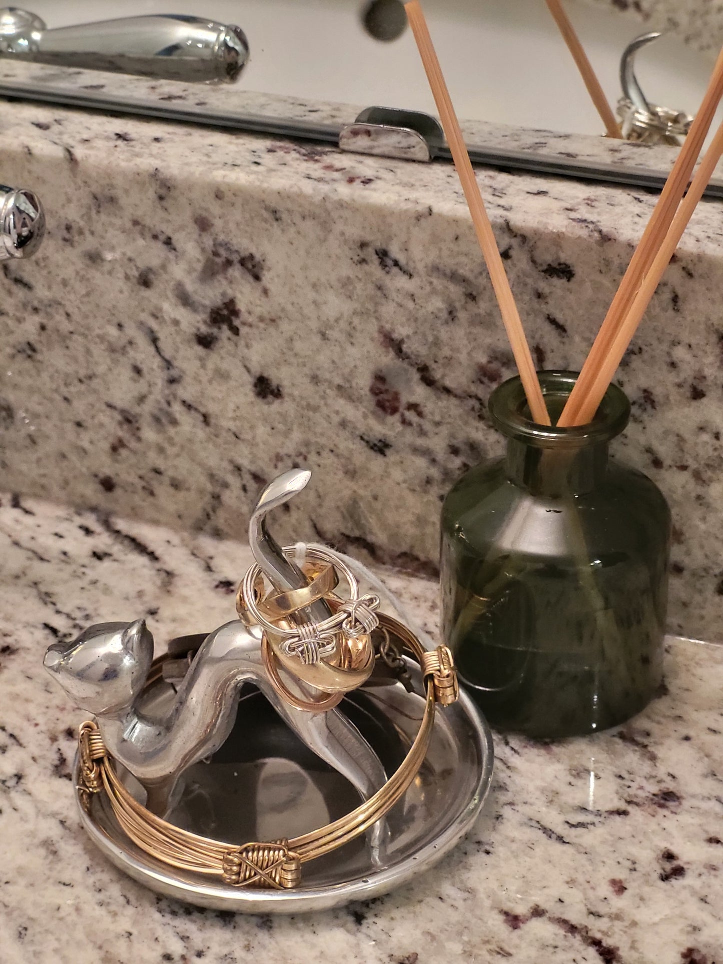 Cat Design Ring Holder In Use