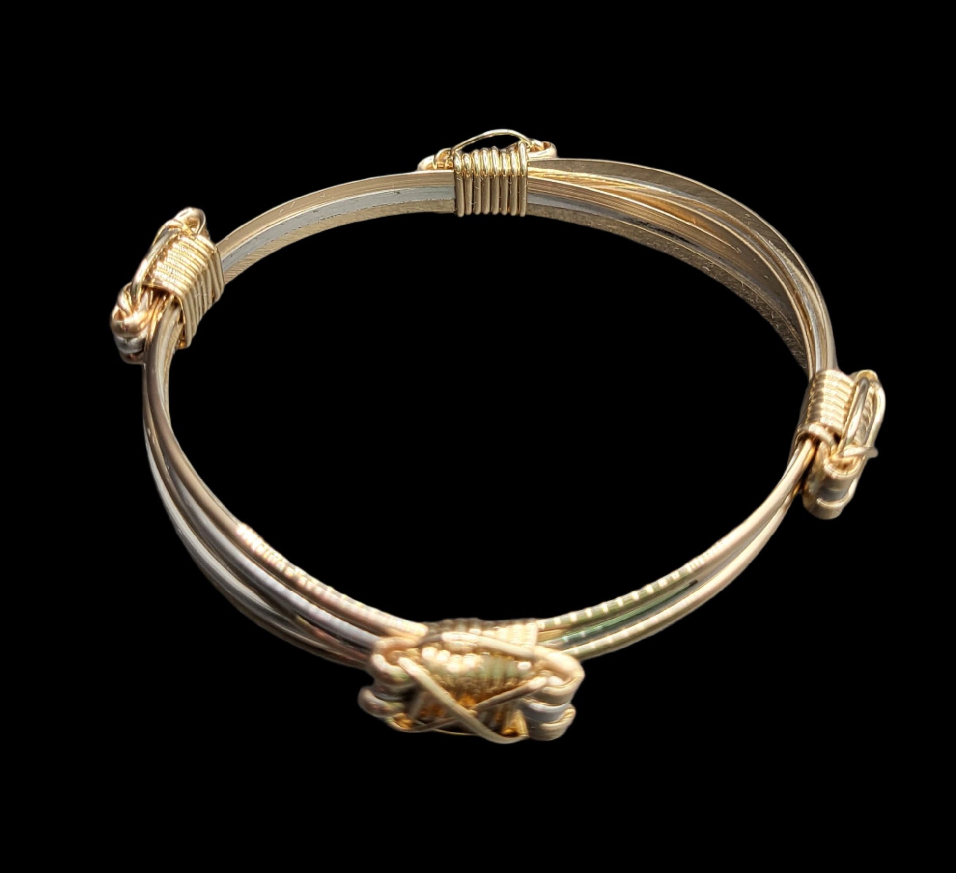 Elephant hair Bracelet 4 Knot 2 Gold and 1 Silver Strand Top View