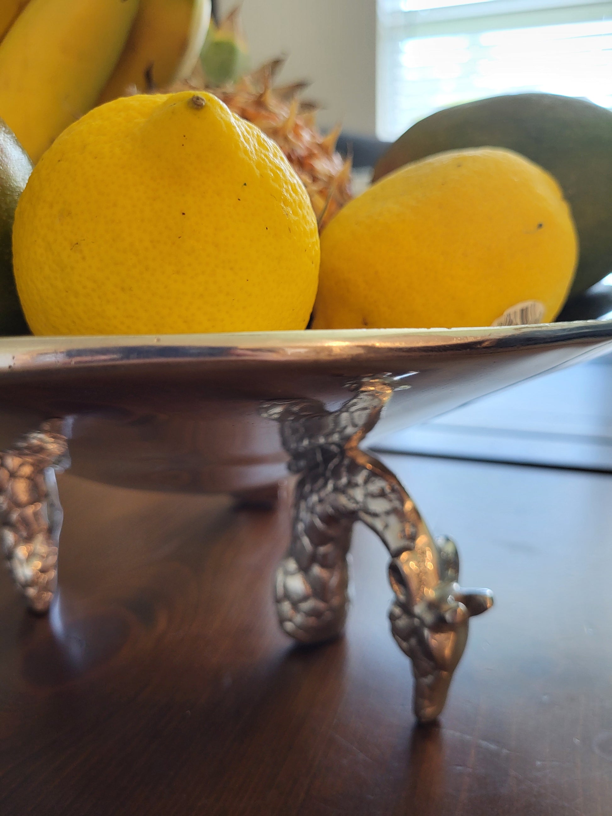 Giraffe Fruit Serving Bowl Side View